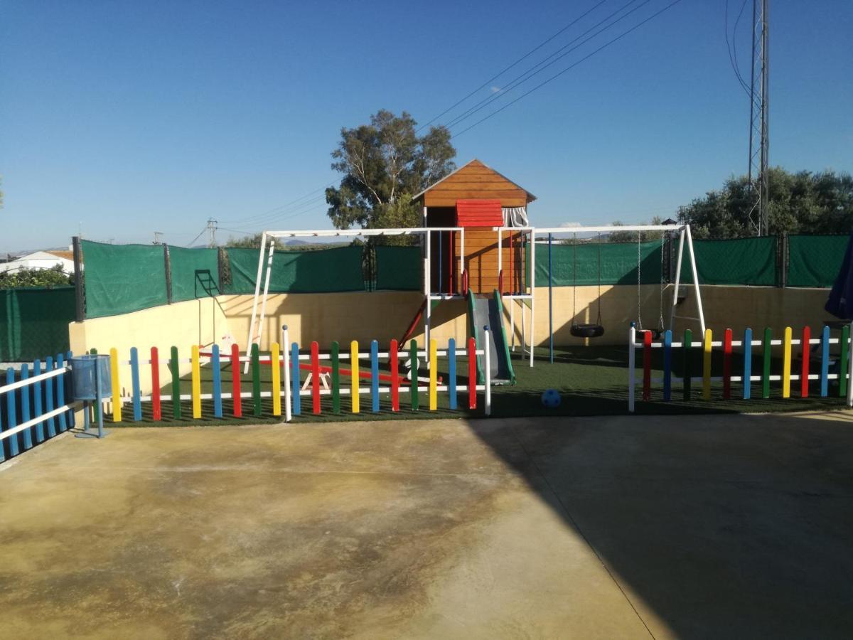 Bungalow Perotonar Ideal Para Familia Con Ninos La Puebla de Cazalla Esterno foto